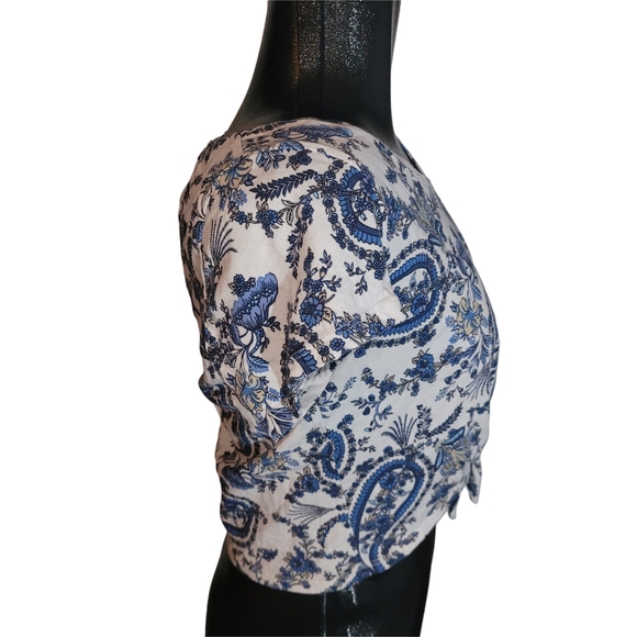H&M Blue and White Floral Paisley Cropped Short Sleeve Top - Picture 3 of 5